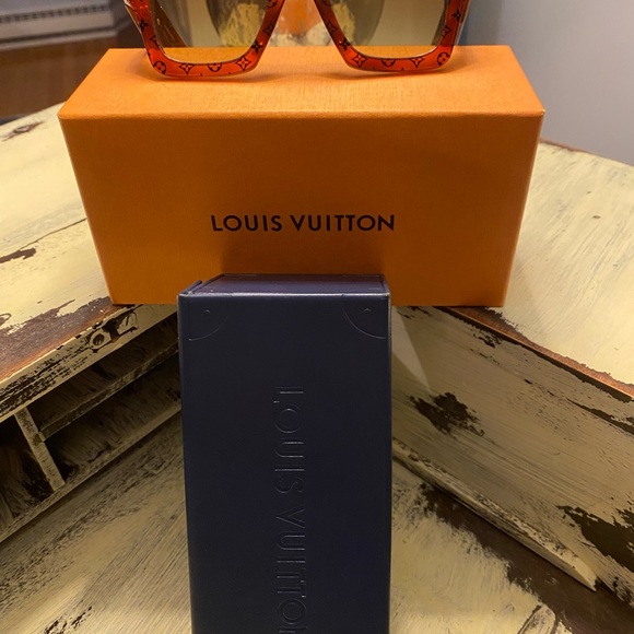 Louis Vuitton Blade Square Sunglasses - Picture 2 of 9